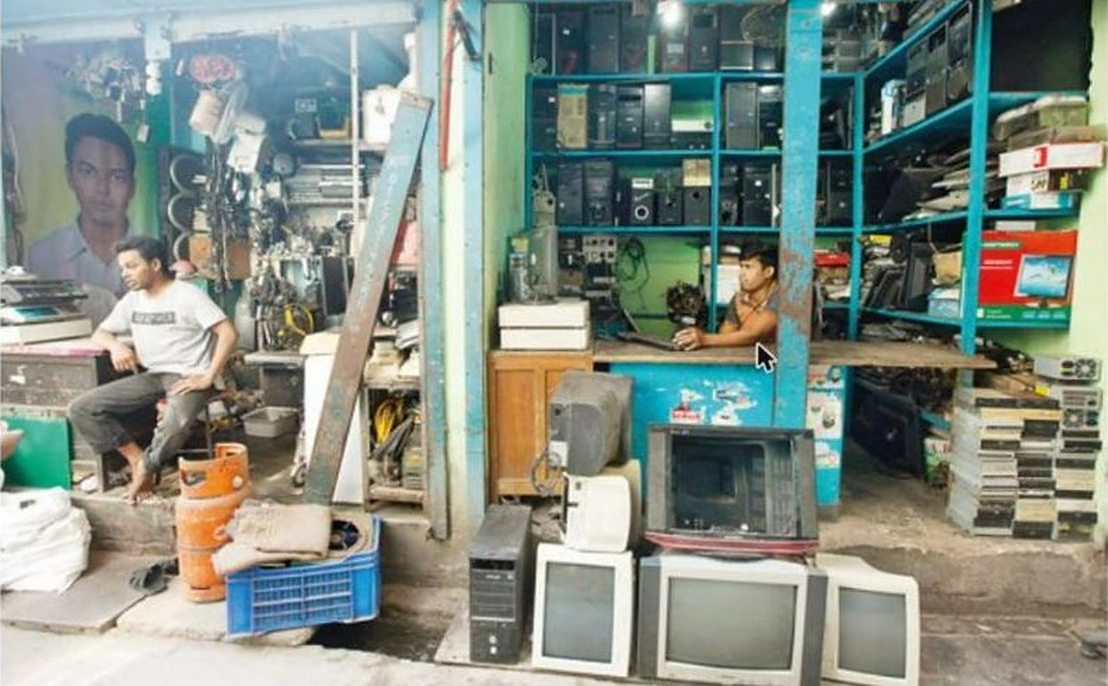 Annual e-waste generation stands at 400,000 tons